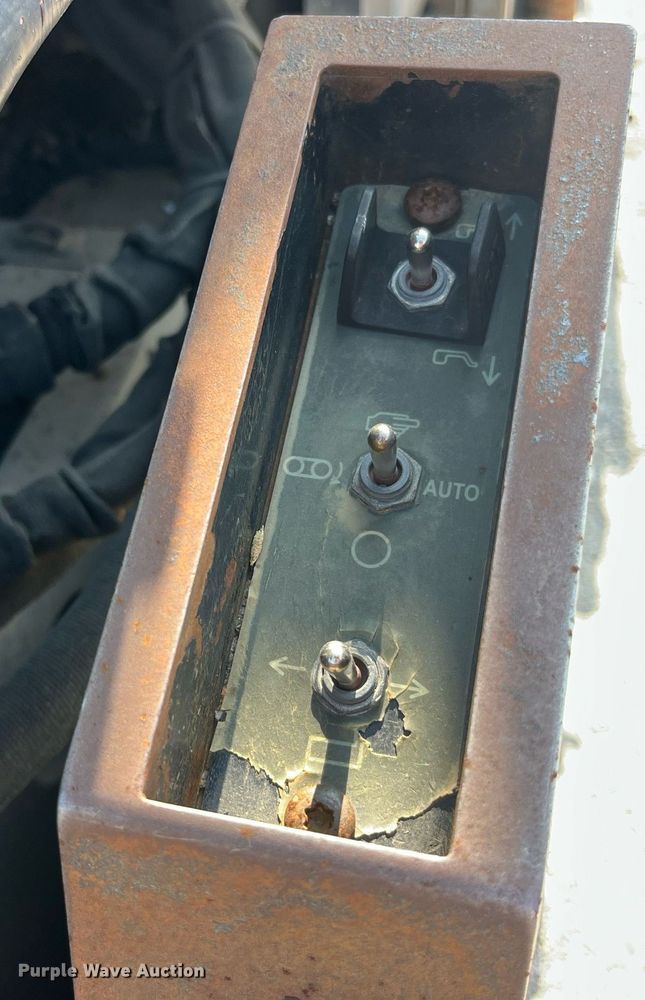 image for item MG9464 2011 Caterpillar AP655D  paver