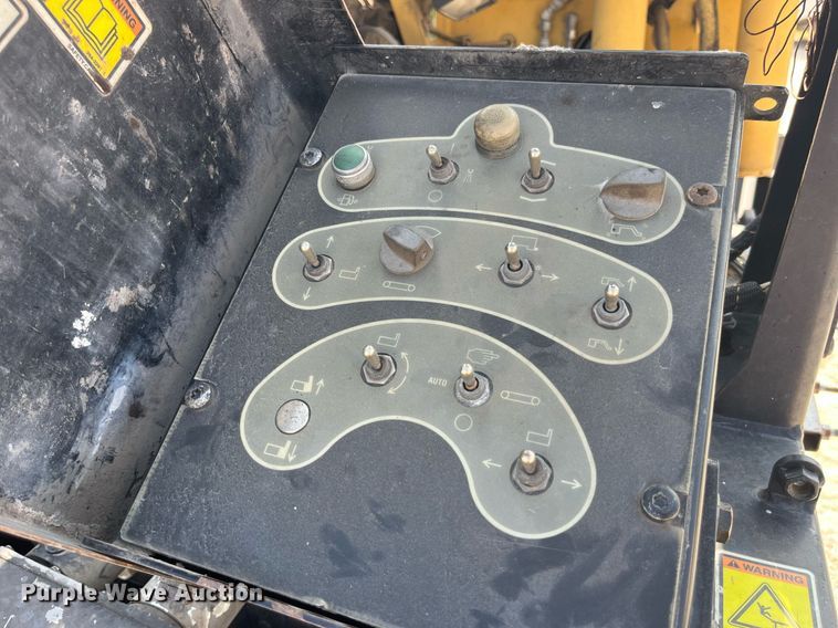 image for item MG9464 2011 Caterpillar AP655D  paver