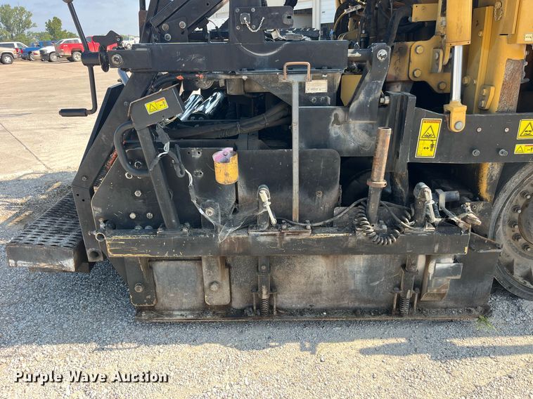 image for item MG9464 2011 Caterpillar AP655D  paver