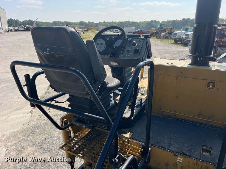 image for item MG9464 2011 Caterpillar AP655D  paver