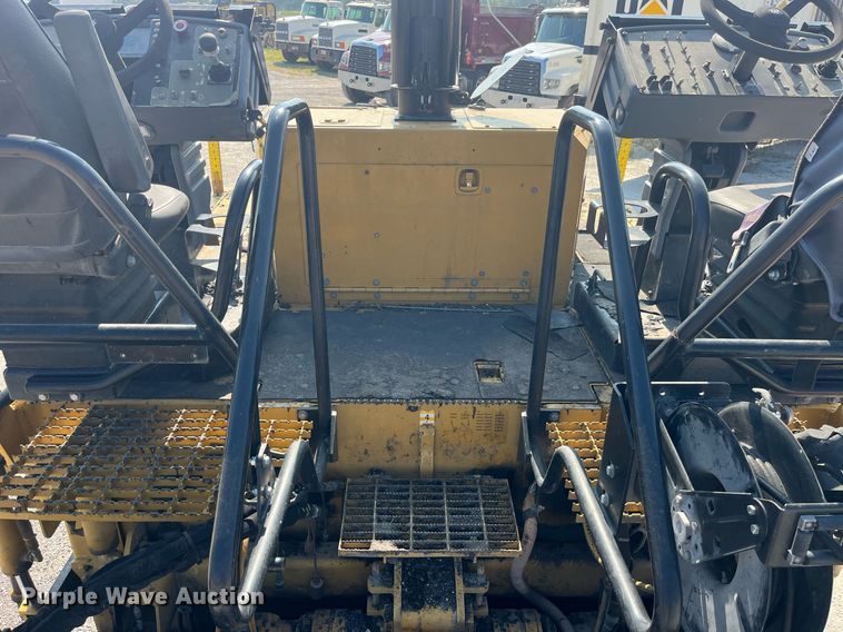 image for item MG9464 2011 Caterpillar AP655D  paver