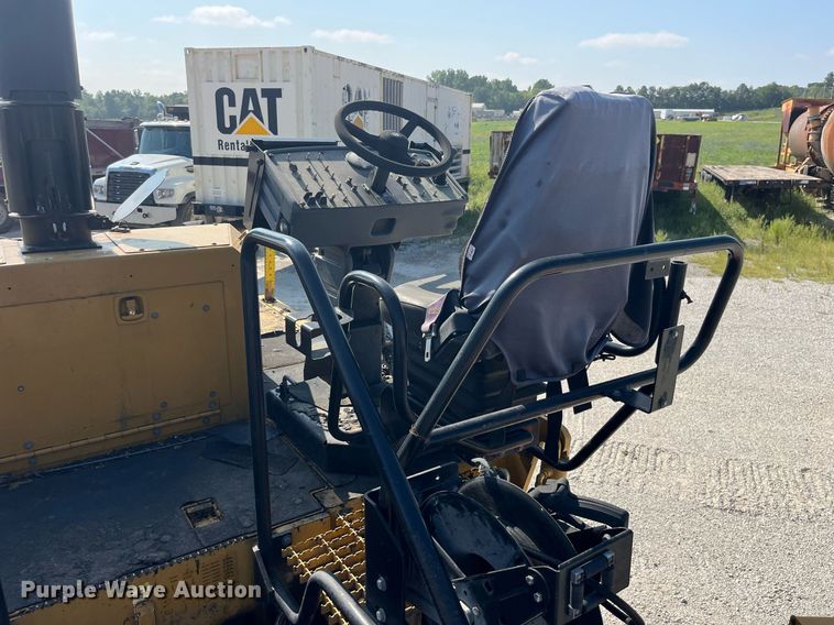 image for item MG9464 2011 Caterpillar AP655D  paver