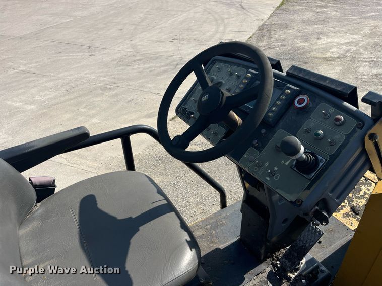 image for item MG9464 2011 Caterpillar AP655D  paver