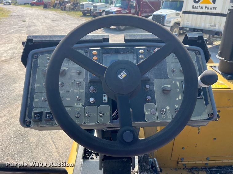 image for item MG9464 2011 Caterpillar AP655D  paver