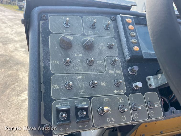 image for item MG9464 2011 Caterpillar AP655D  paver