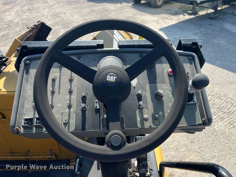 image for item MG9464 2011 Caterpillar AP655D  paver
