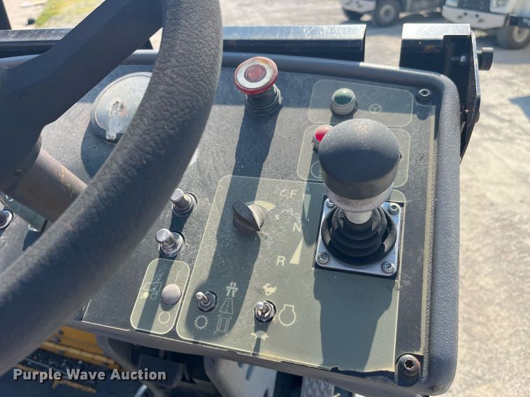 image for item MG9464 2011 Caterpillar AP655D  paver