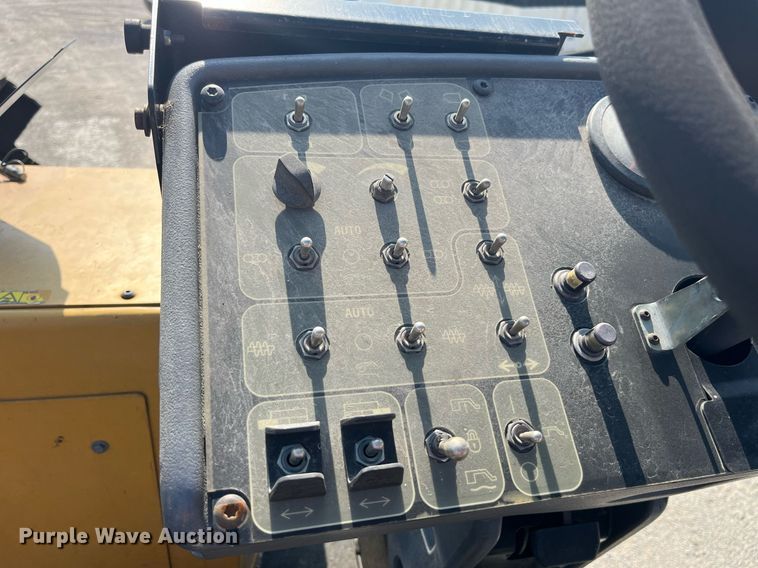 image for item MG9464 2011 Caterpillar AP655D  paver