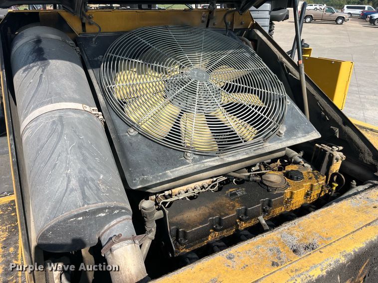 image for item MG9464 2011 Caterpillar AP655D  paver