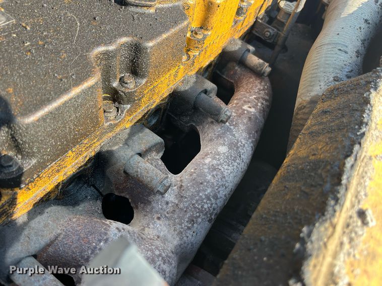 image for item MG9464 2011 Caterpillar AP655D  paver