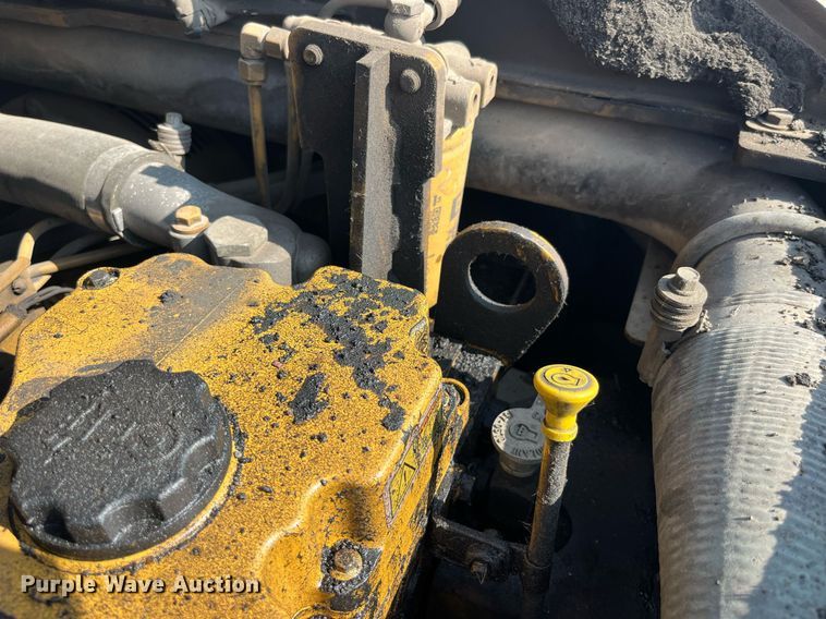 image for item MG9464 2011 Caterpillar AP655D  paver