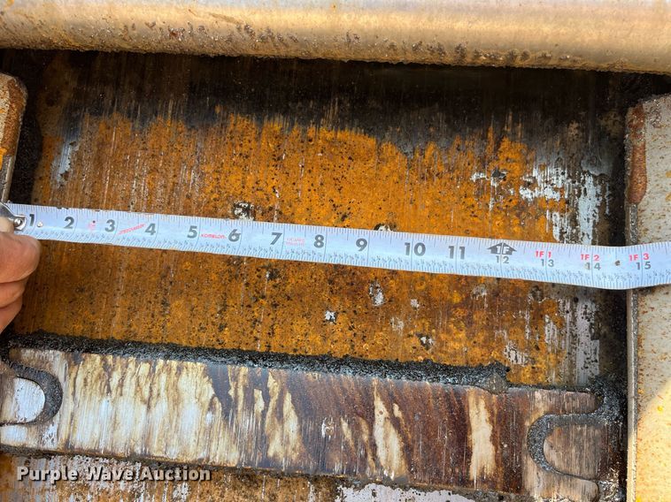 image for item MG9464 2011 Caterpillar AP655D  paver