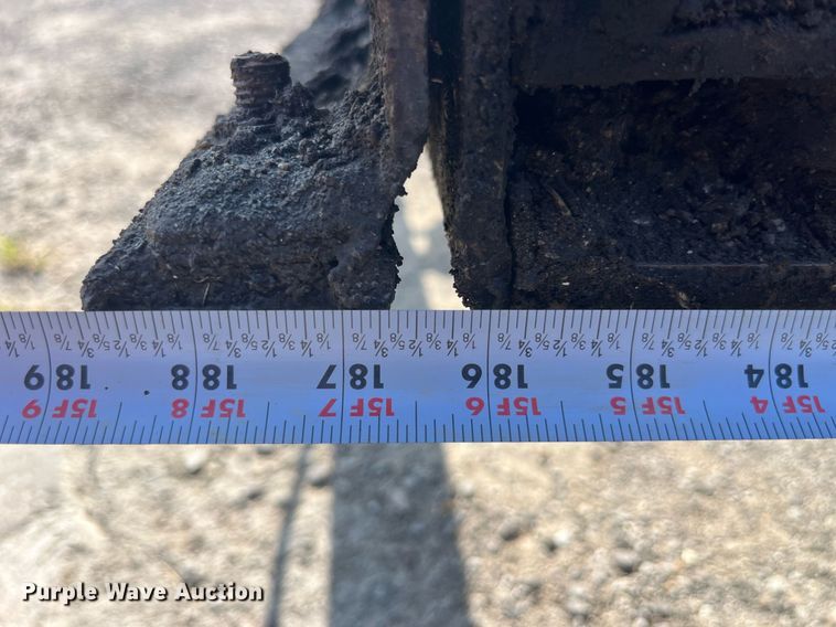 image for item MG9464 2011 Caterpillar AP655D  paver