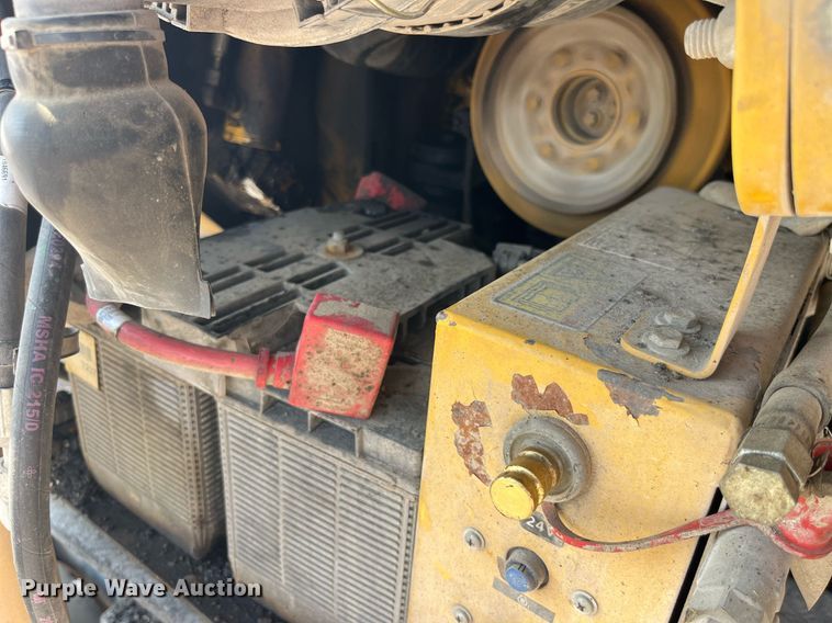 image for item MG9464 2011 Caterpillar AP655D  paver