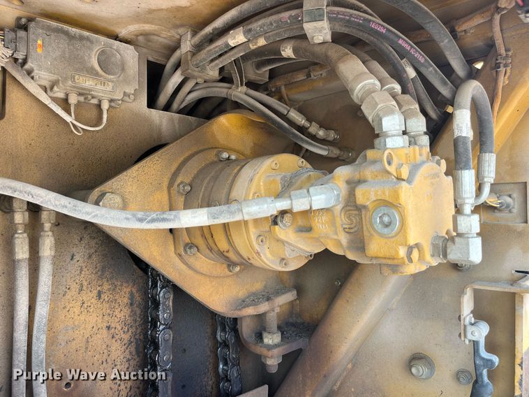 image for item MG9464 2011 Caterpillar AP655D  paver