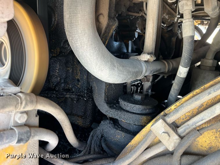 image for item MG9464 2011 Caterpillar AP655D  paver