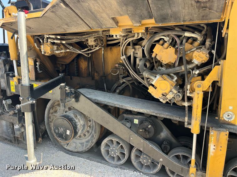 image for item MG9464 2011 Caterpillar AP655D  paver