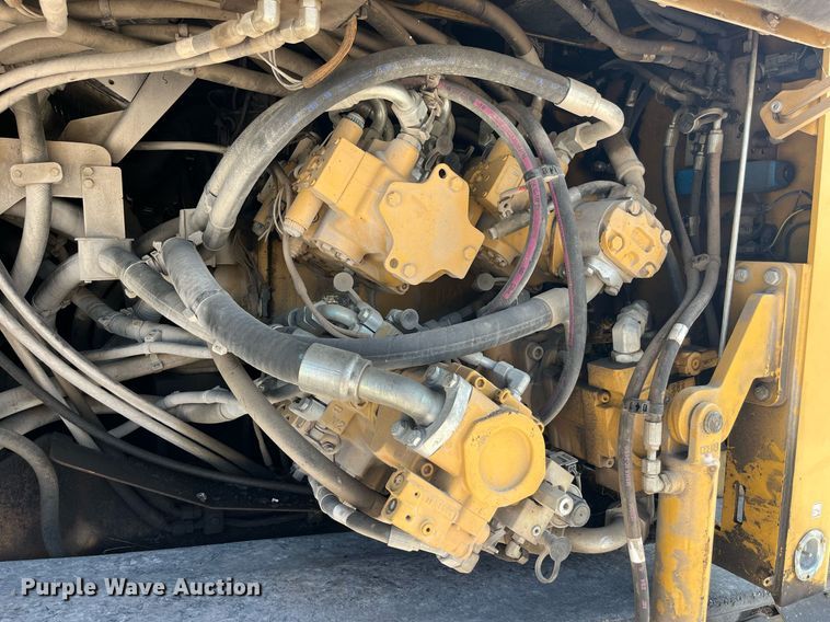 image for item MG9464 2011 Caterpillar AP655D  paver