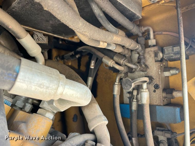 image for item MG9464 2011 Caterpillar AP655D  paver