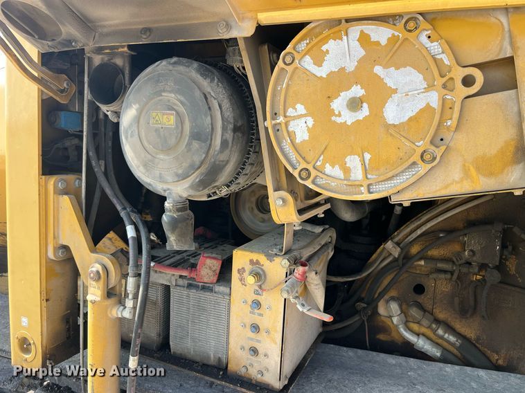 image for item MG9464 2011 Caterpillar AP655D  paver