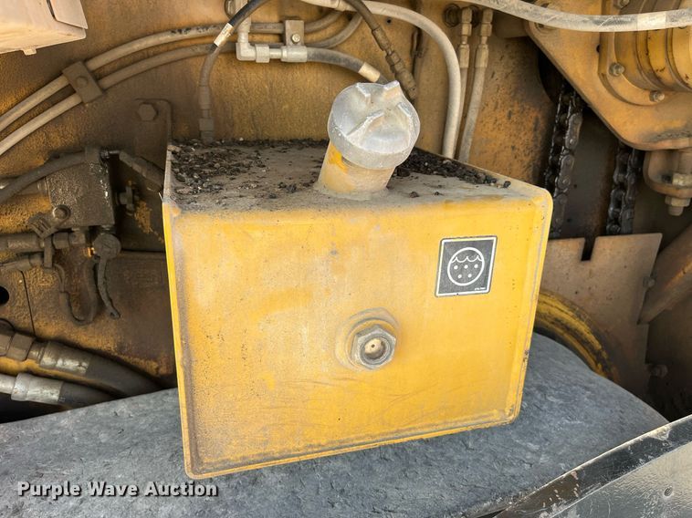image for item MG9464 2011 Caterpillar AP655D  paver