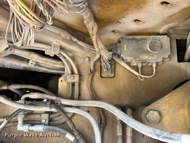 image for item MG9464 2011 Caterpillar AP655D  paver