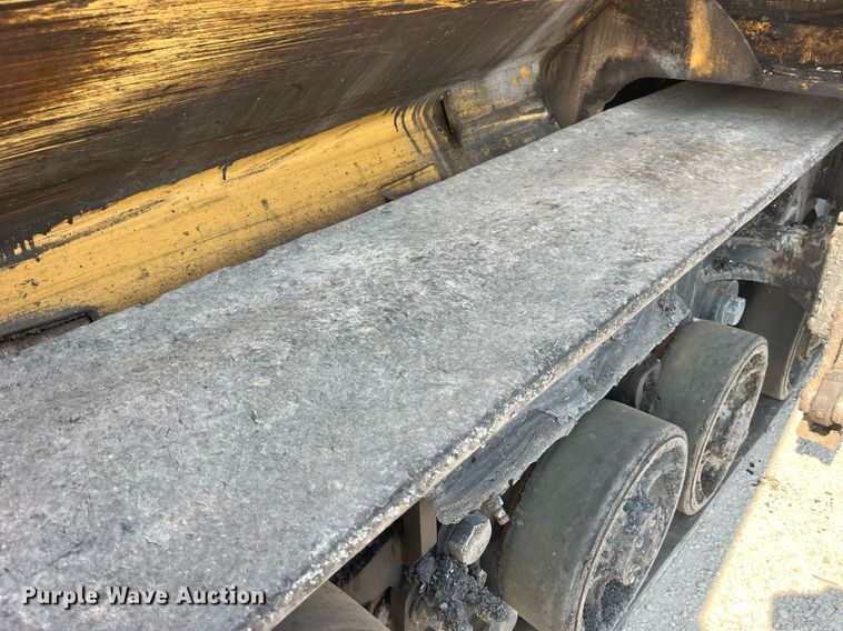 image for item MG9464 2011 Caterpillar AP655D  paver