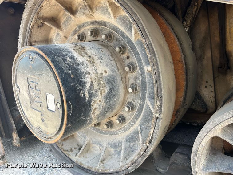 image for item MG9464 2011 Caterpillar AP655D  paver