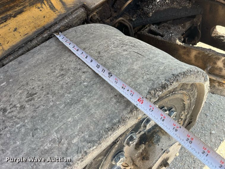 image for item MG9464 2011 Caterpillar AP655D  paver