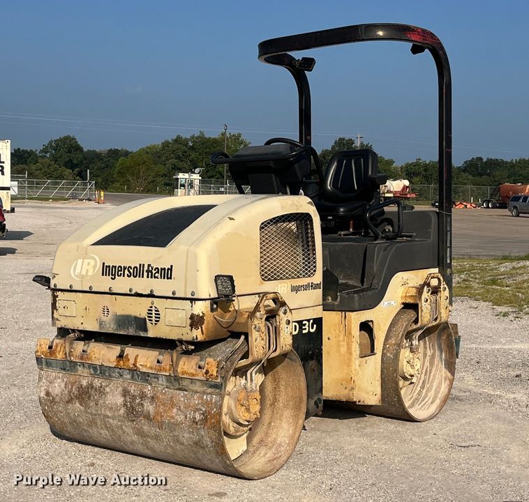 image for item MG9465 Ingersoll Rand DD-30  double drum vibratory roller