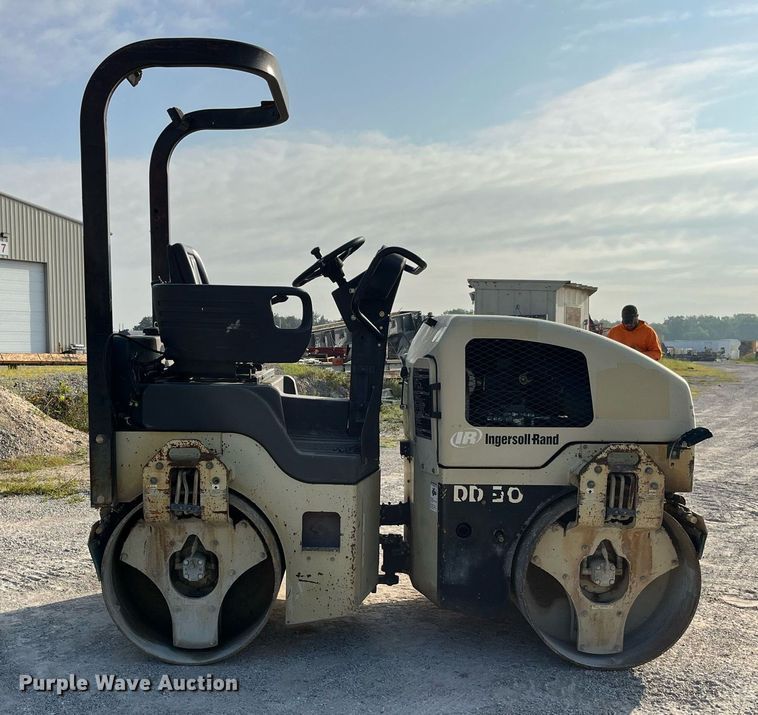image for item MG9465 Ingersoll Rand DD-30  double drum vibratory roller