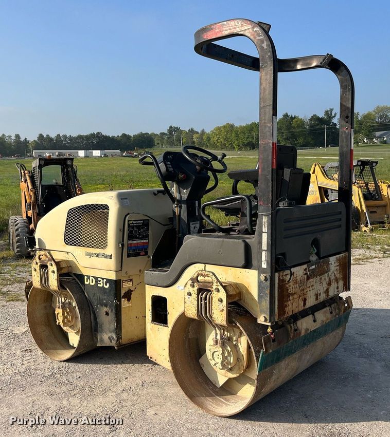 image for item MG9465 Ingersoll Rand DD-30  double drum vibratory roller