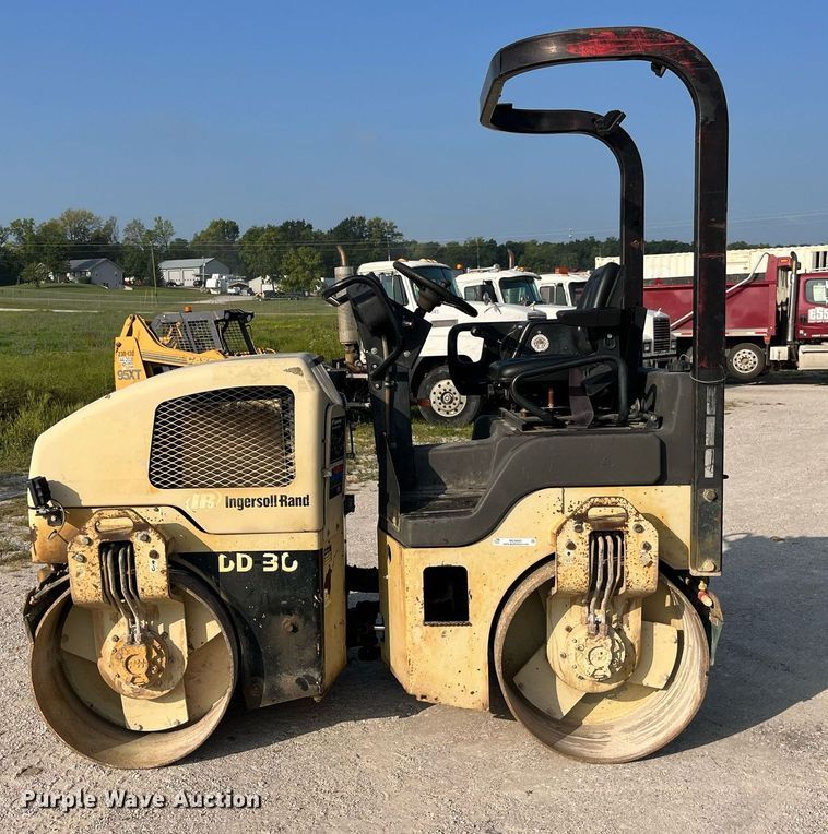 image for item MG9465 Ingersoll Rand DD-30  double drum vibratory roller