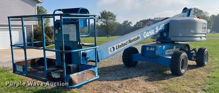 image for item MG9469 2005 Genie S-40 boom lift