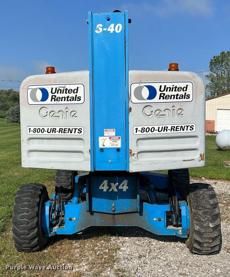 image for item MG9469 2005 Genie S-40 boom lift