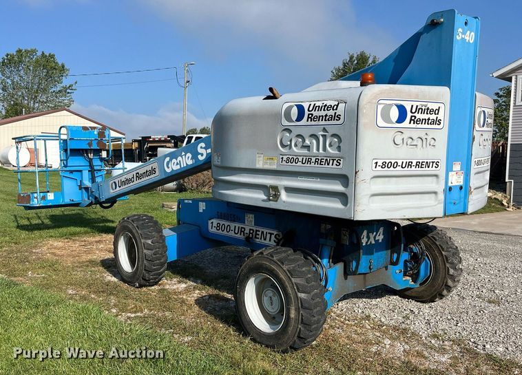 image for item MG9469 2005 Genie S-40 boom lift