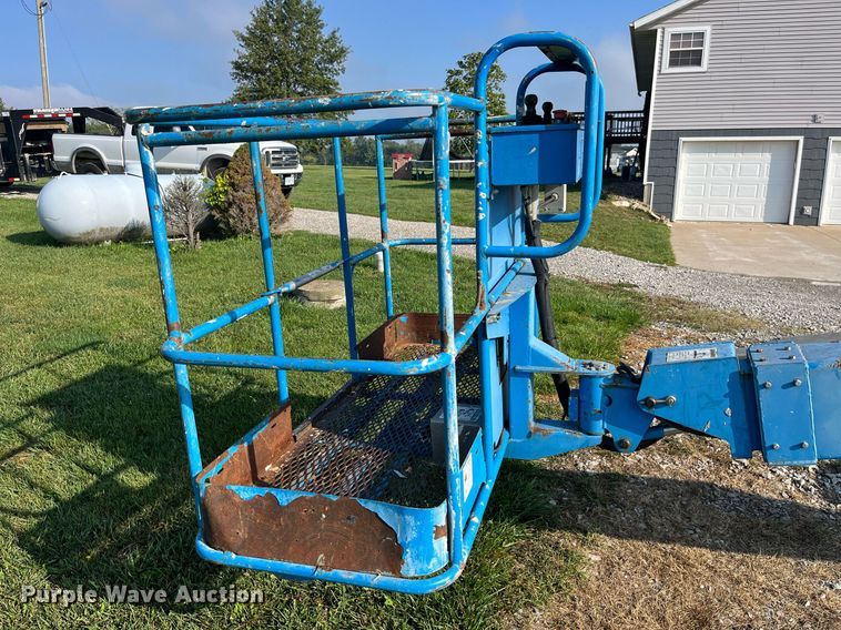 image for item MG9469 2005 Genie S-40 boom lift