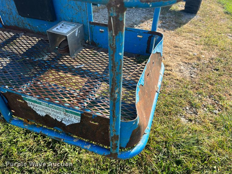 image for item MG9469 2005 Genie S-40 boom lift