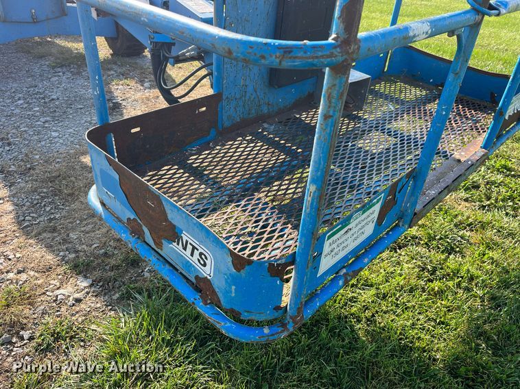 image for item MG9469 2005 Genie S-40 boom lift