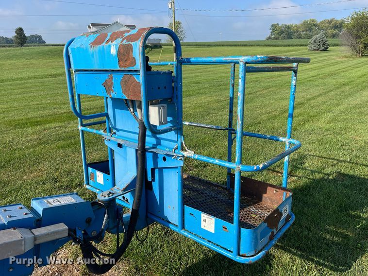 image for item MG9469 2005 Genie S-40 boom lift
