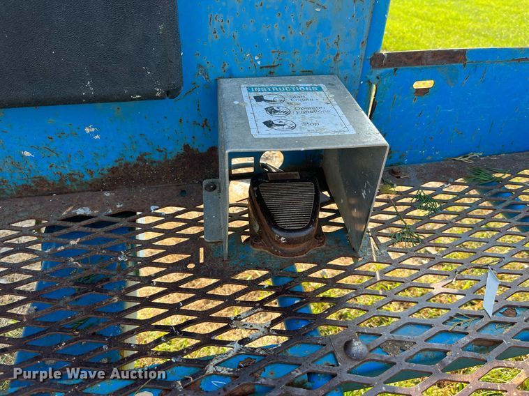 image for item MG9469 2005 Genie S-40 boom lift