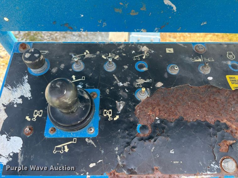 image for item MG9469 2005 Genie S-40 boom lift