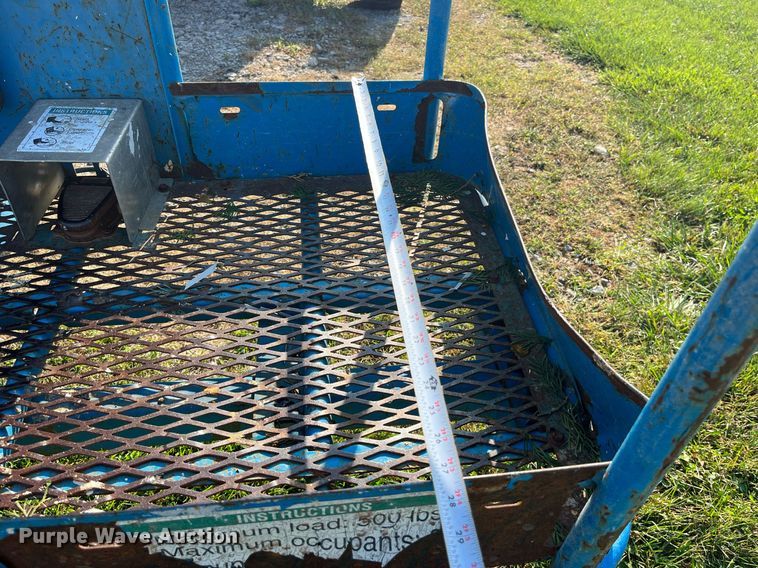 image for item MG9469 2005 Genie S-40 boom lift