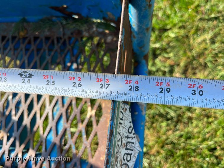 image for item MG9469 2005 Genie S-40 boom lift