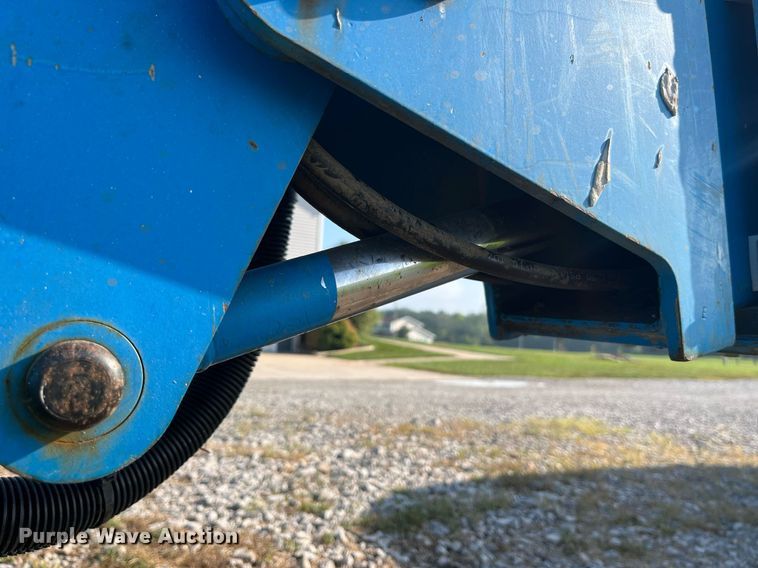 image for item MG9469 2005 Genie S-40 boom lift