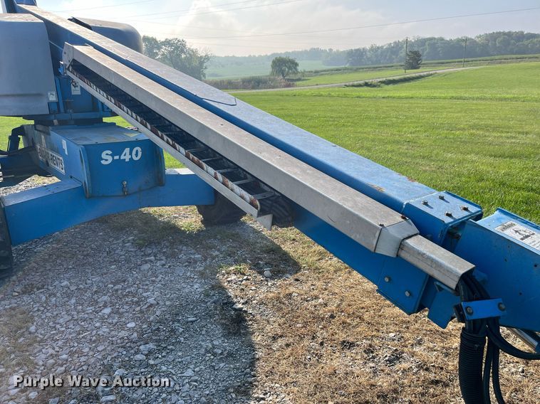 image for item MG9469 2005 Genie S-40 boom lift