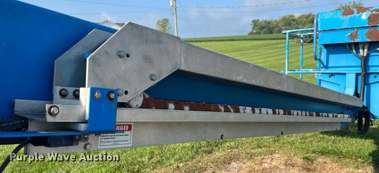 image for item MG9469 2005 Genie S-40 boom lift