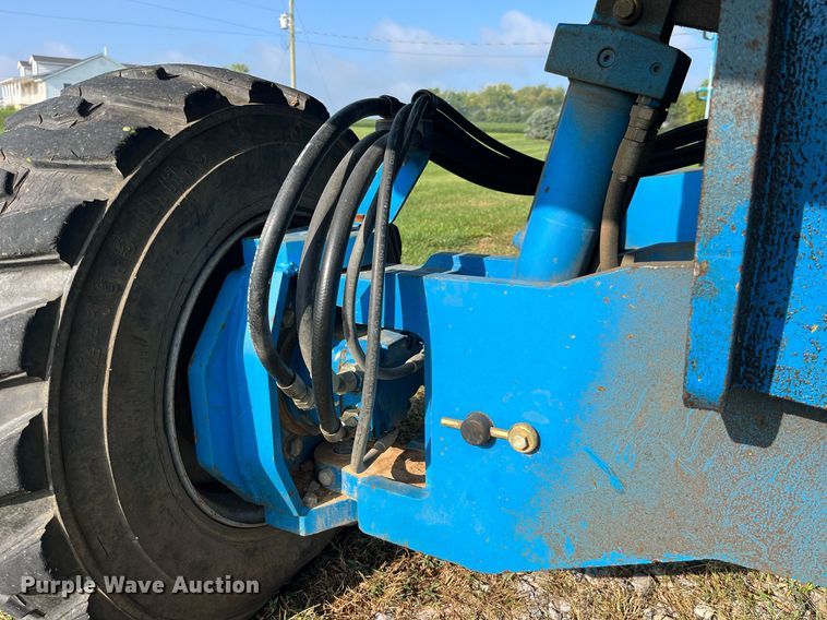 image for item MG9469 2005 Genie S-40 boom lift