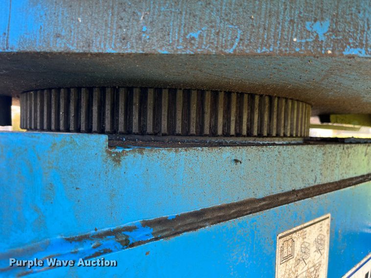 image for item MG9469 2005 Genie S-40 boom lift