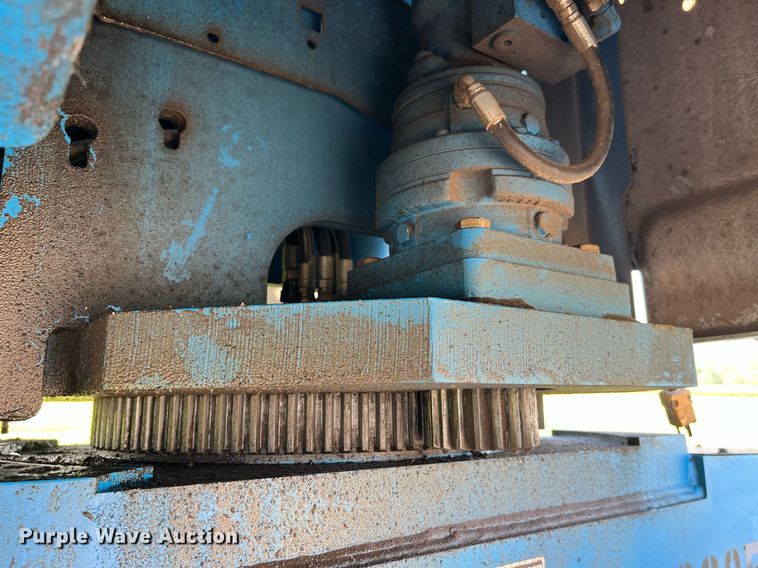 image for item MG9469 2005 Genie S-40 boom lift